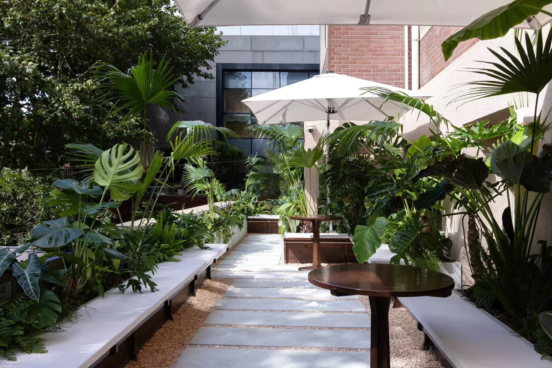outdoor chill area Zara china pop up