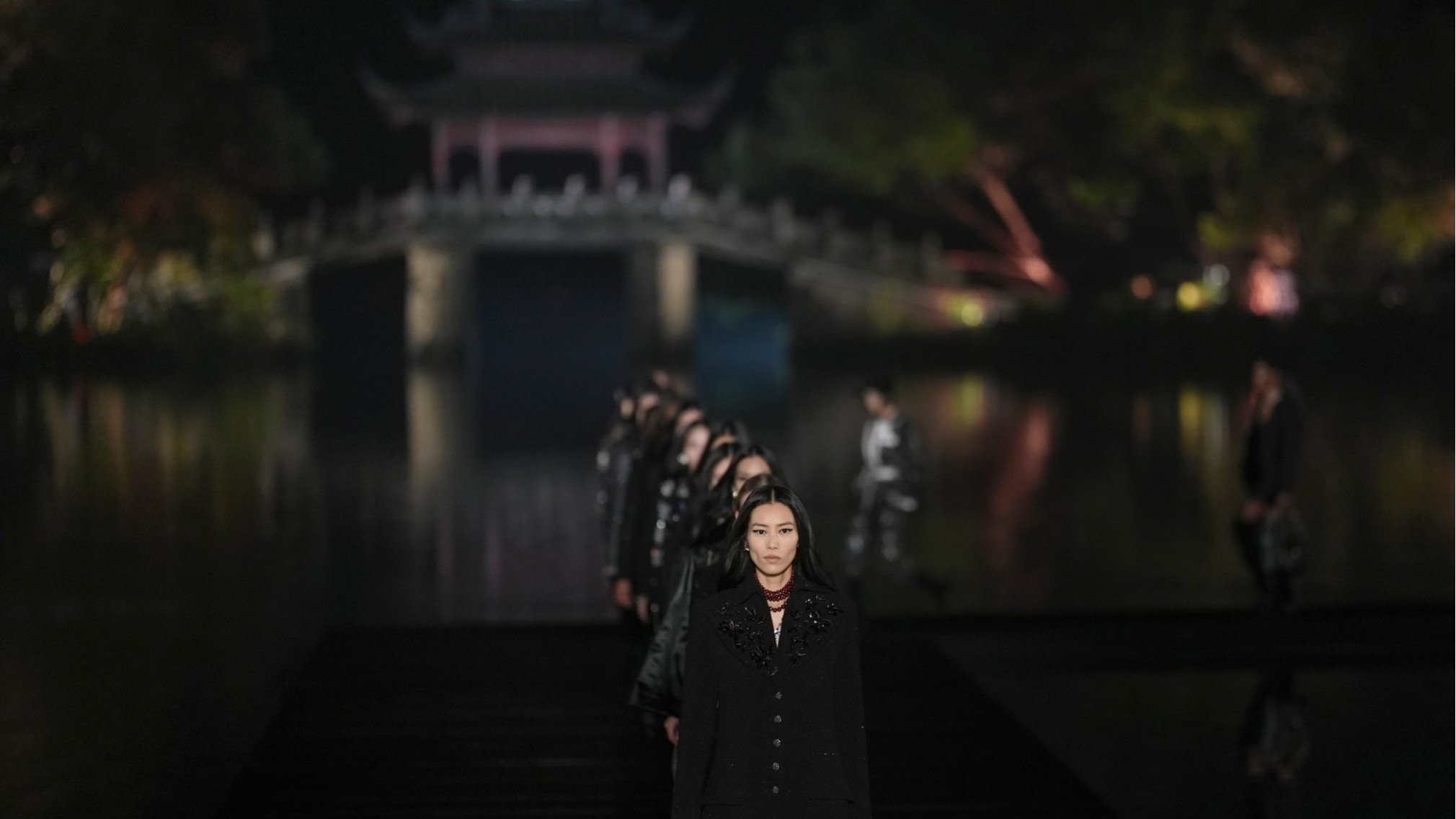 Liu Wen opened Chanel’s Métiers d’Art 2024-25 Hangzhou show